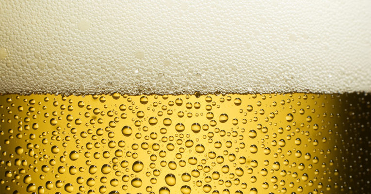 Lúpulo usado na produção de cerveja pode ser benéfico para saúde oral